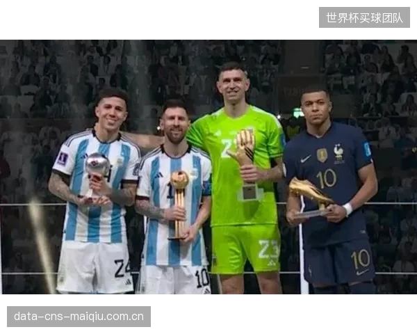 德尚近期战术试验暴露中场控制力隐患，小组赛面对高压逼抢型对手或遇挑战。